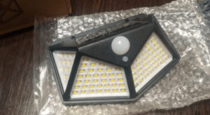 SOLARLIGHT™ Lampa Solarna 100 LED z Czujnikiem Ruchu i Zmierzchu photo review